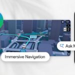 Dieses google-maps-update-ki zeigt immersive Navigation und die 'Ask Maps'-KI-Chatfunktion. Links ist ein Navigationsbildschirm mit einer detaillierten 3D-Stadtansicht, einem weißen Auto auf einer Routenführung und einem großen, bunten Google Maps-Pin zu sehen. Rechts daneben ein Smartphone mit der 'Ask Maps'-Benutzeroberfläche und einer Tastatur, die vordefinierte Fragen zur Navigation anzeigt.